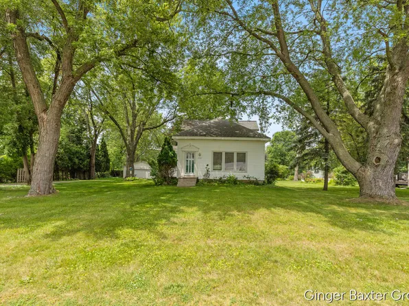 443 East St, Coopersville, MI 49404