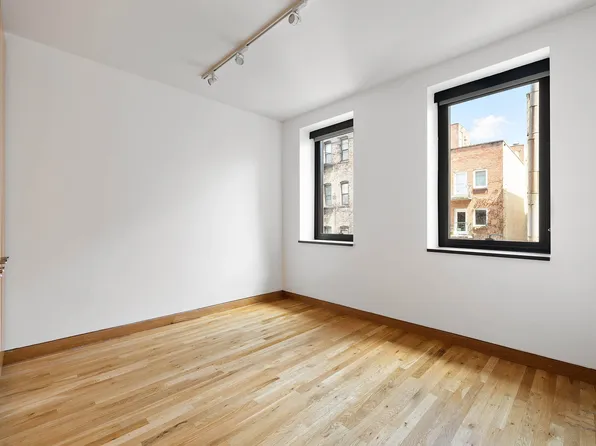 73 Sullivan Street image 10 of 11