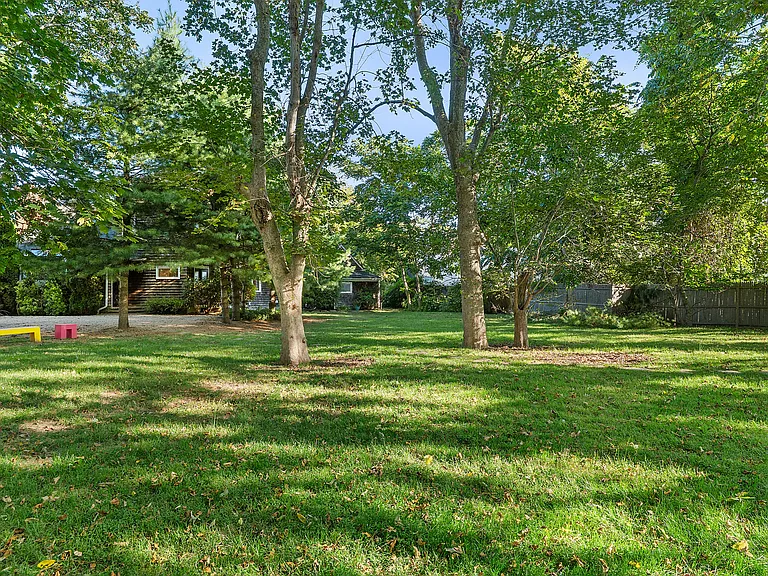 123 Pantigo Rd — Photo 11