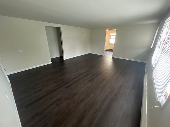 4th image of 308 S Reymann St