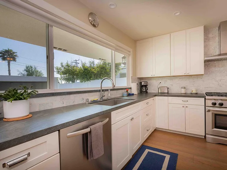 5366 Chelsea St — Photo 11