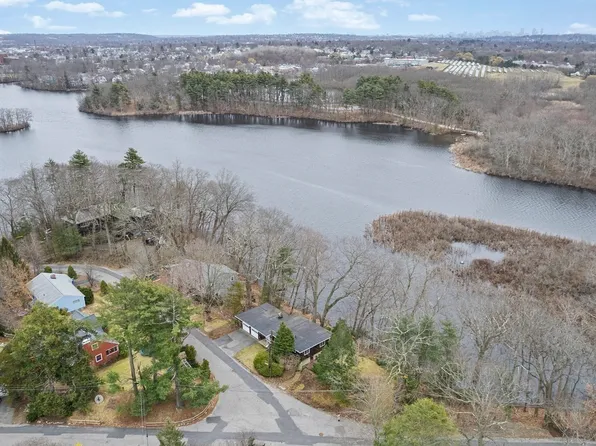 44 Riverside Dr, Waltham, MA 02453