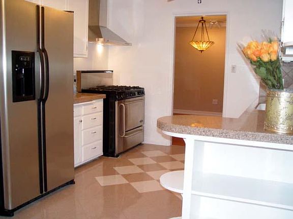 3rd image of 4725 Park Blvd #27