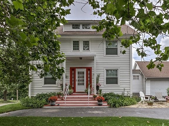2nd image of 968 W 32nd St
