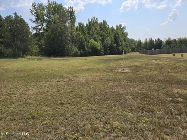 109 Carolina Cir #85, Senatobia, MS 38668