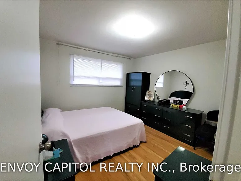14 Faulkner Cres — Photo 6