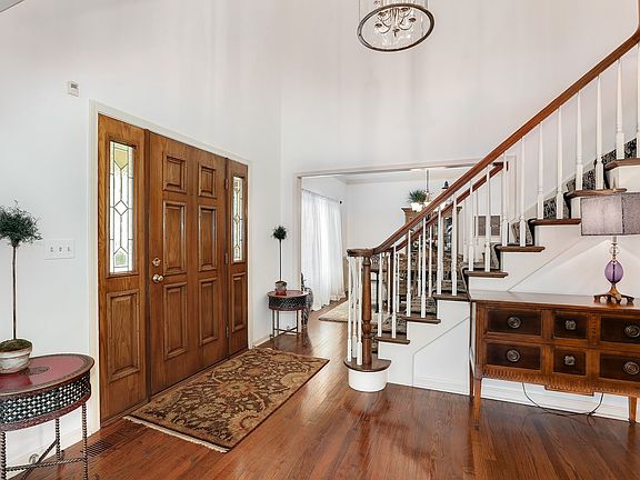 3rd image of 3117 Turnberry Rd