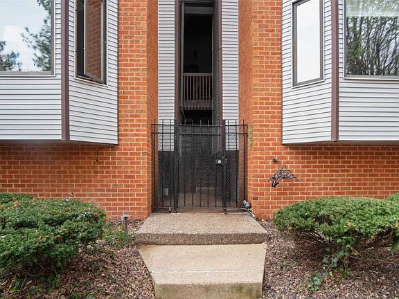 2nd image of 4464 Lindell Blvd APT 12