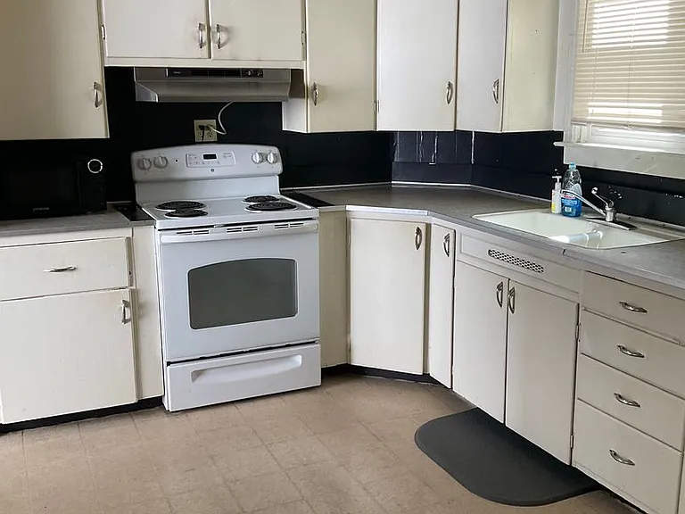326 E Orange St — Photo 14