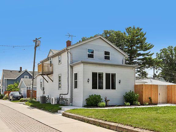 3rd image of 2027 N Main St #1B