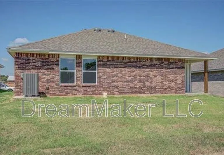 2401 S 28th Ter — Photo 31