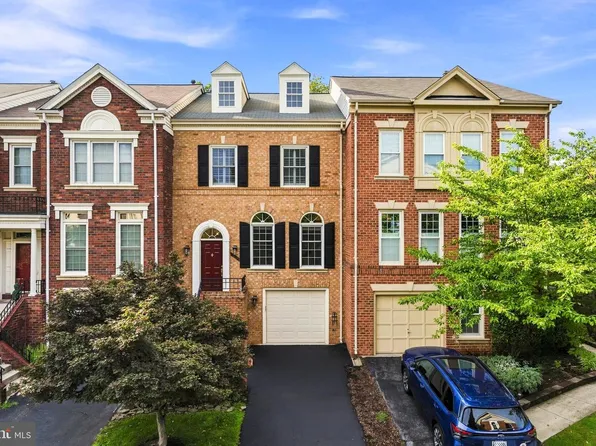 8002 Tanworth Ct, Springfield, VA 22152