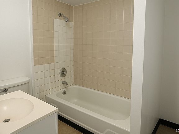 4th image of 510 Highland St #1