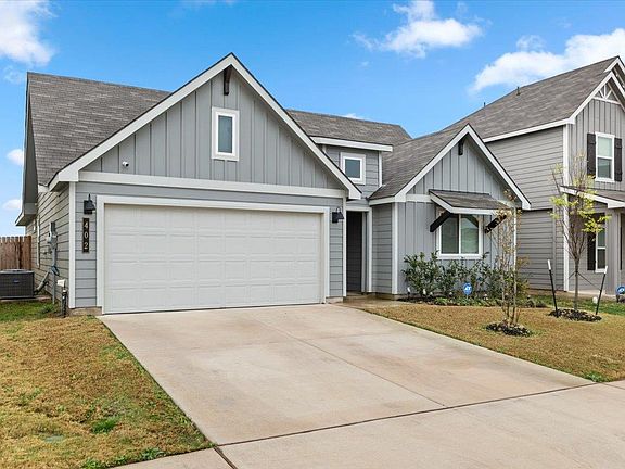 2nd image of 402 Perry Pl