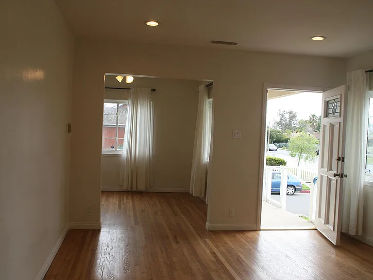 3292 Grand View Blvd — Photo 56
