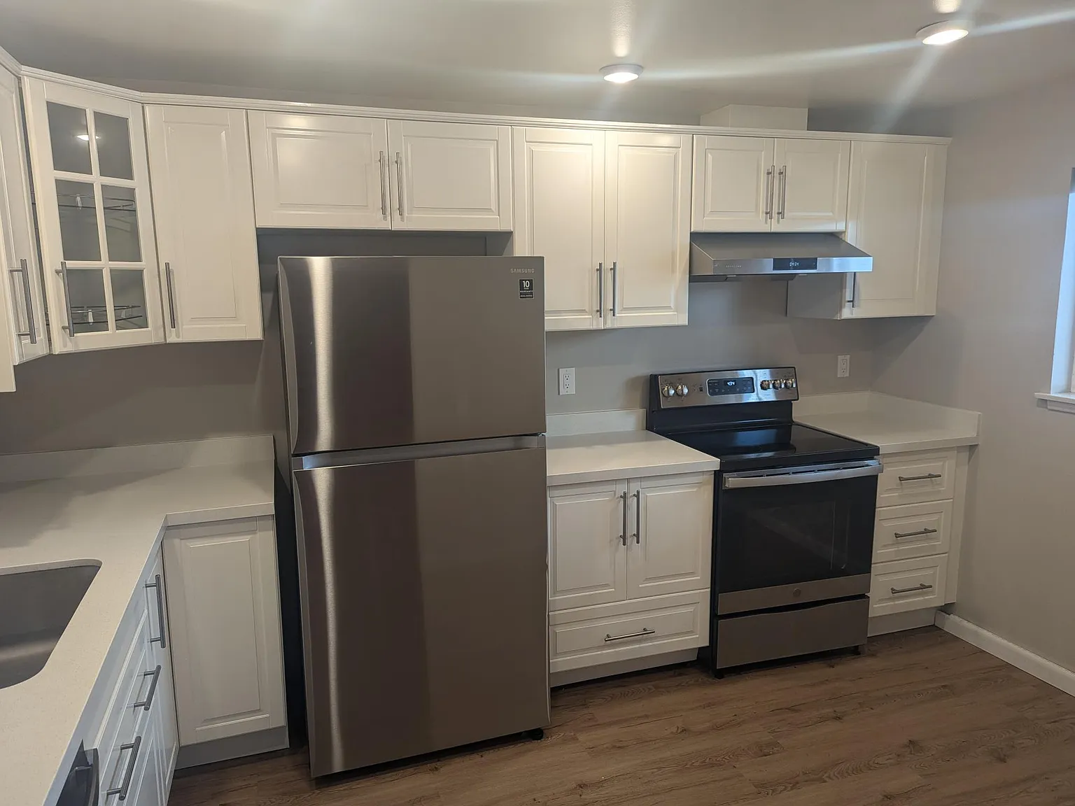 2 bed, 900 sqft, $2,300 — Photo 2