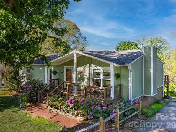 34 Knoll Ridge Dr, Asheville, NC 28804