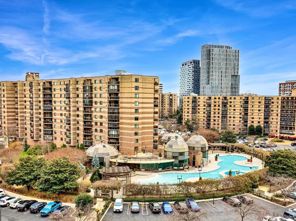 8360 Greensboro Dr APT 307, Mc Lean, VA 22102