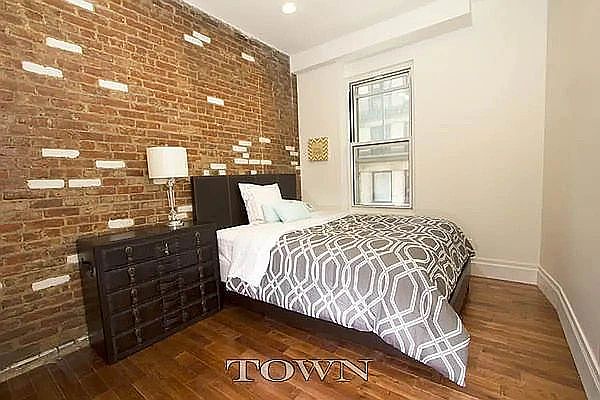 2nd image of 922 Broadway #440