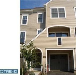 210 Cobblestone Dr, Ardmore, PA, 19003