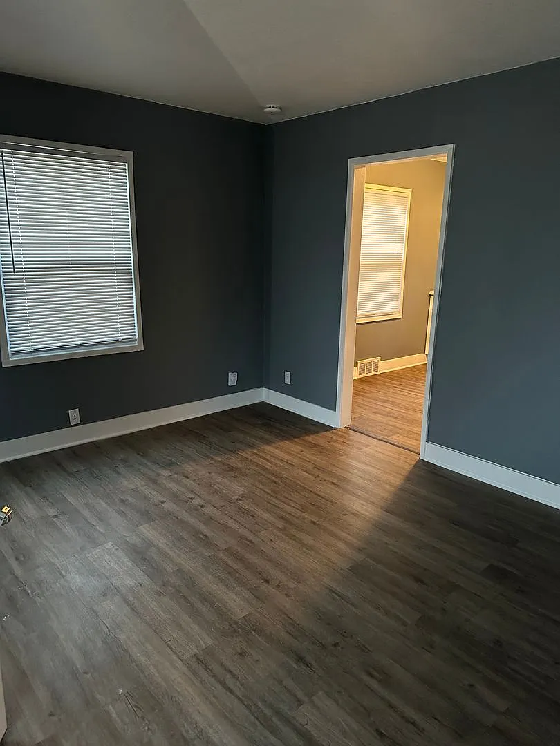Cozy 2-Bedroom Duplex For Rent — Photo 2