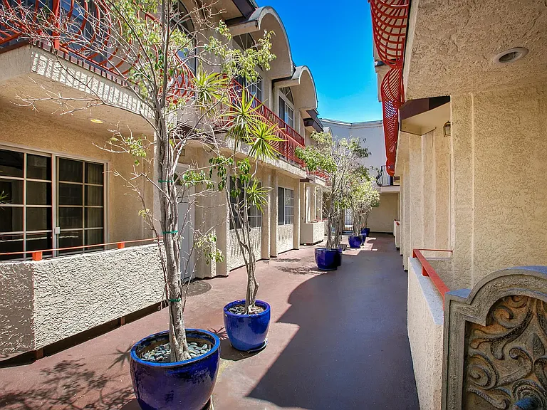 908 S Shenandoah St #103 — Photo 3