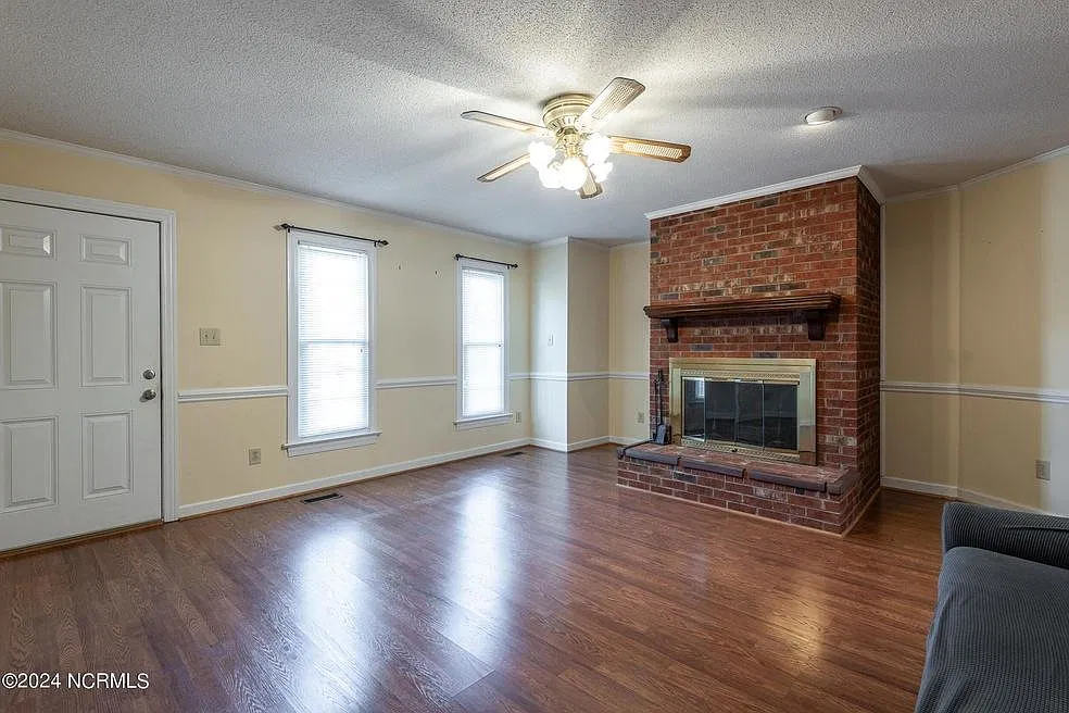 3 bed, 1406 sqft, $1,825 — Photo 3