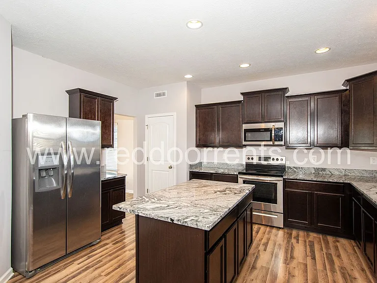 806 Kelly Pass — Photo 3