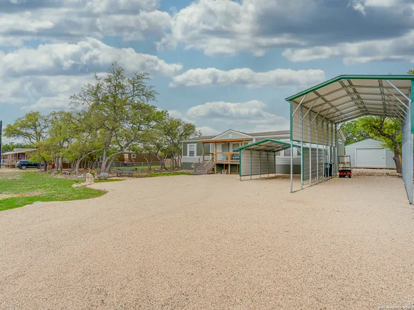 526 Private Road 1510, Bandera, TX 78003