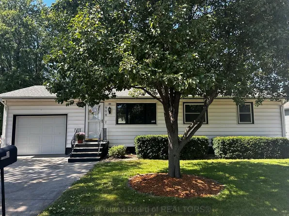 908 S Oak St, Grand Island, NE 68801