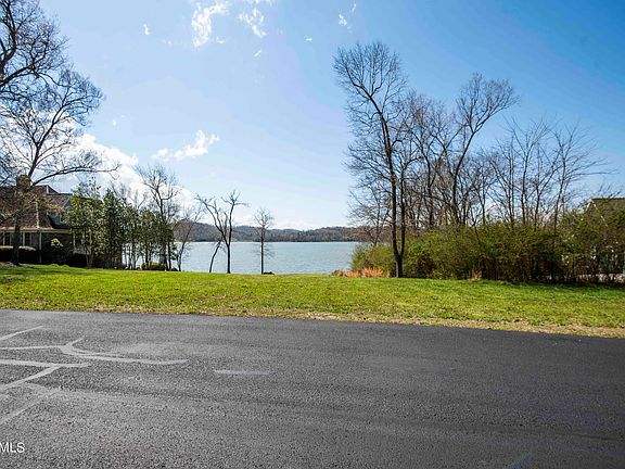 4th image of E Shore Dr