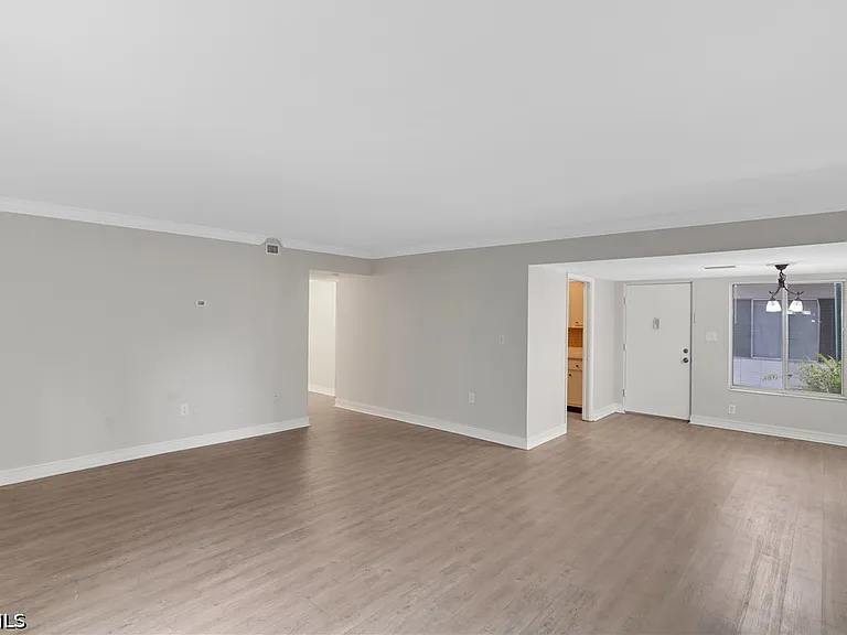 1830 Maravilla Ave #806 — Photo 14