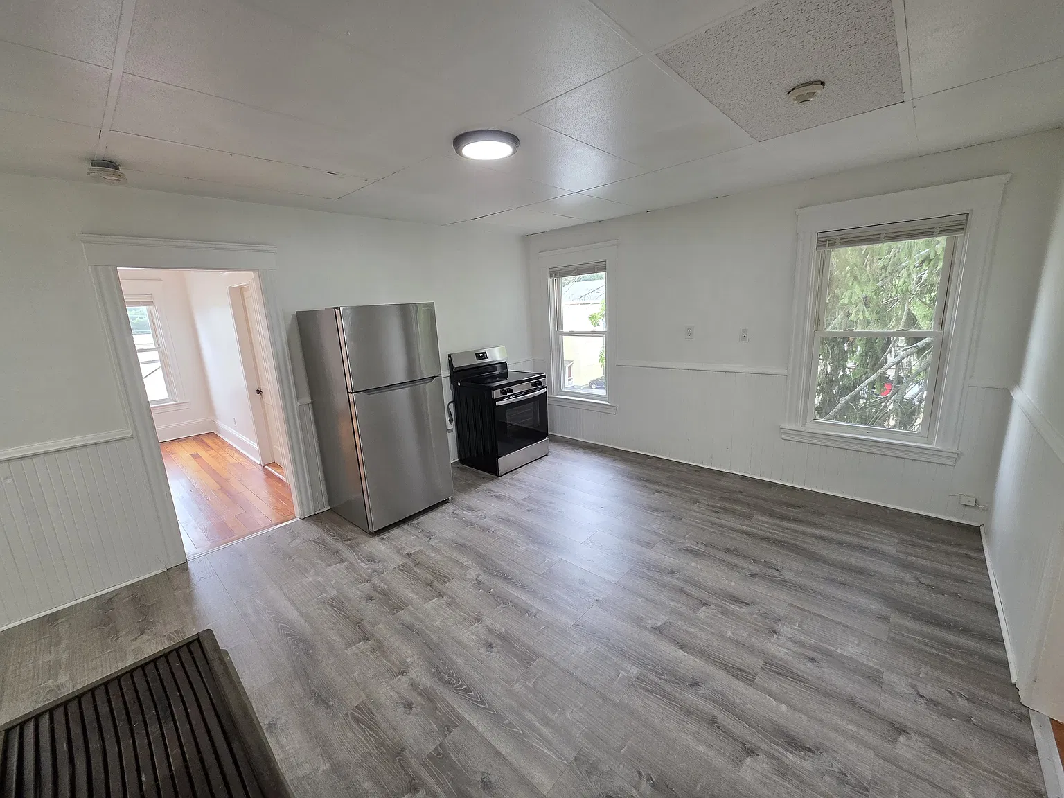  583 Willow St 3rdflr 2b/1b Updated Hardwoods Balcony! Petsok Laundry — Photo 2