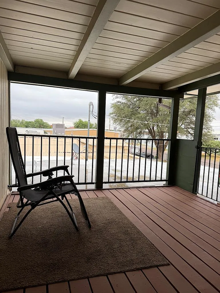 1 bed, 1.0 bath, $1,400 — Photo 4