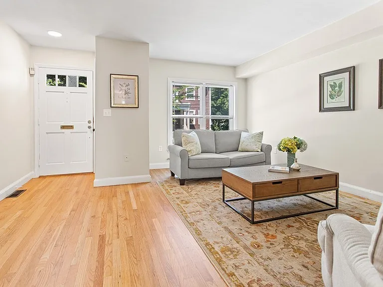 111 Alban St #5 — Photo 2