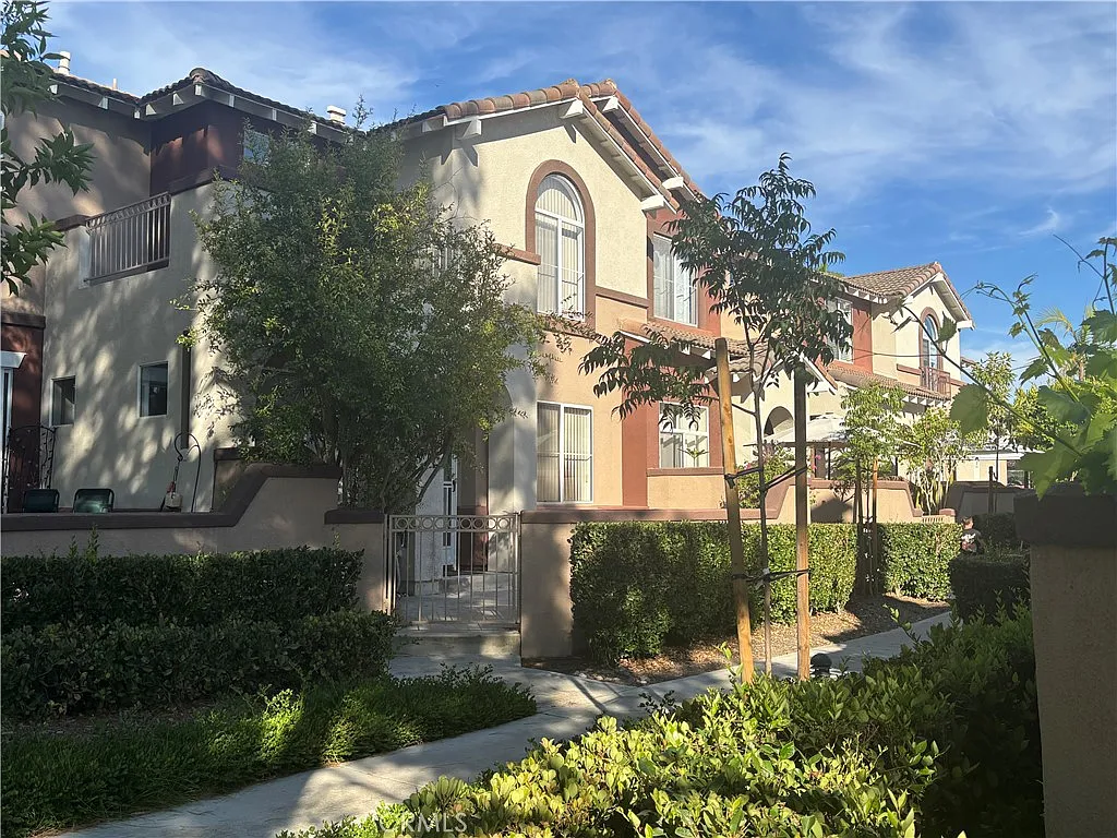 2 bed, 2.5 bath, 1227 sqft, $3,600 — Photo 1