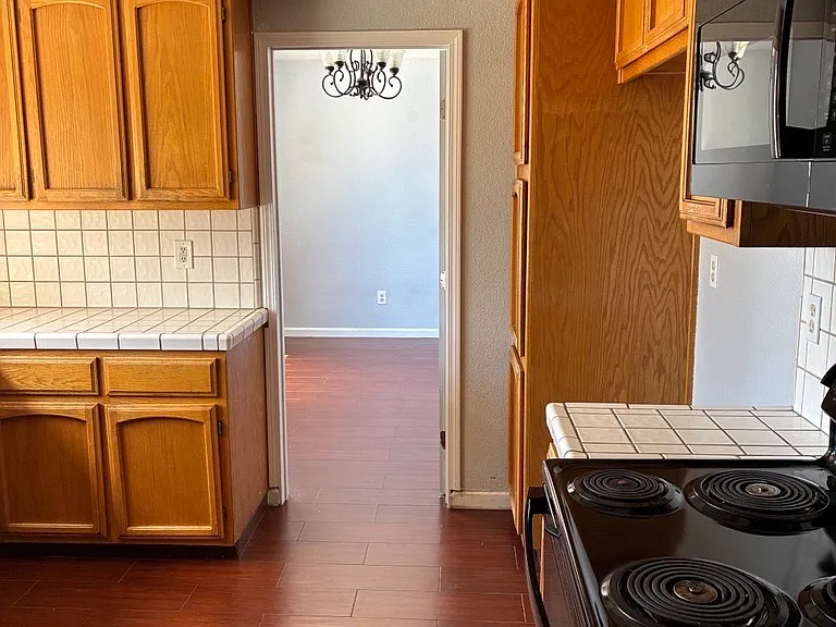 2814 Canyon Dr — Photo 9