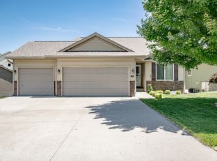 815 10th Avenue Pl, Coralville, IA 52241