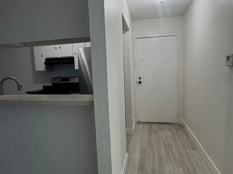 13925 Sherman Way — Photo 19