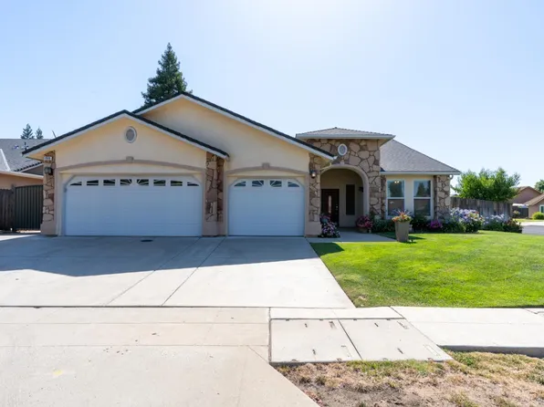 155 N McKelvy Ave, Clovis, CA 93611