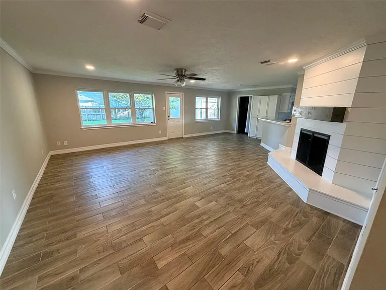 511 Rosewood Dr — Photo 7