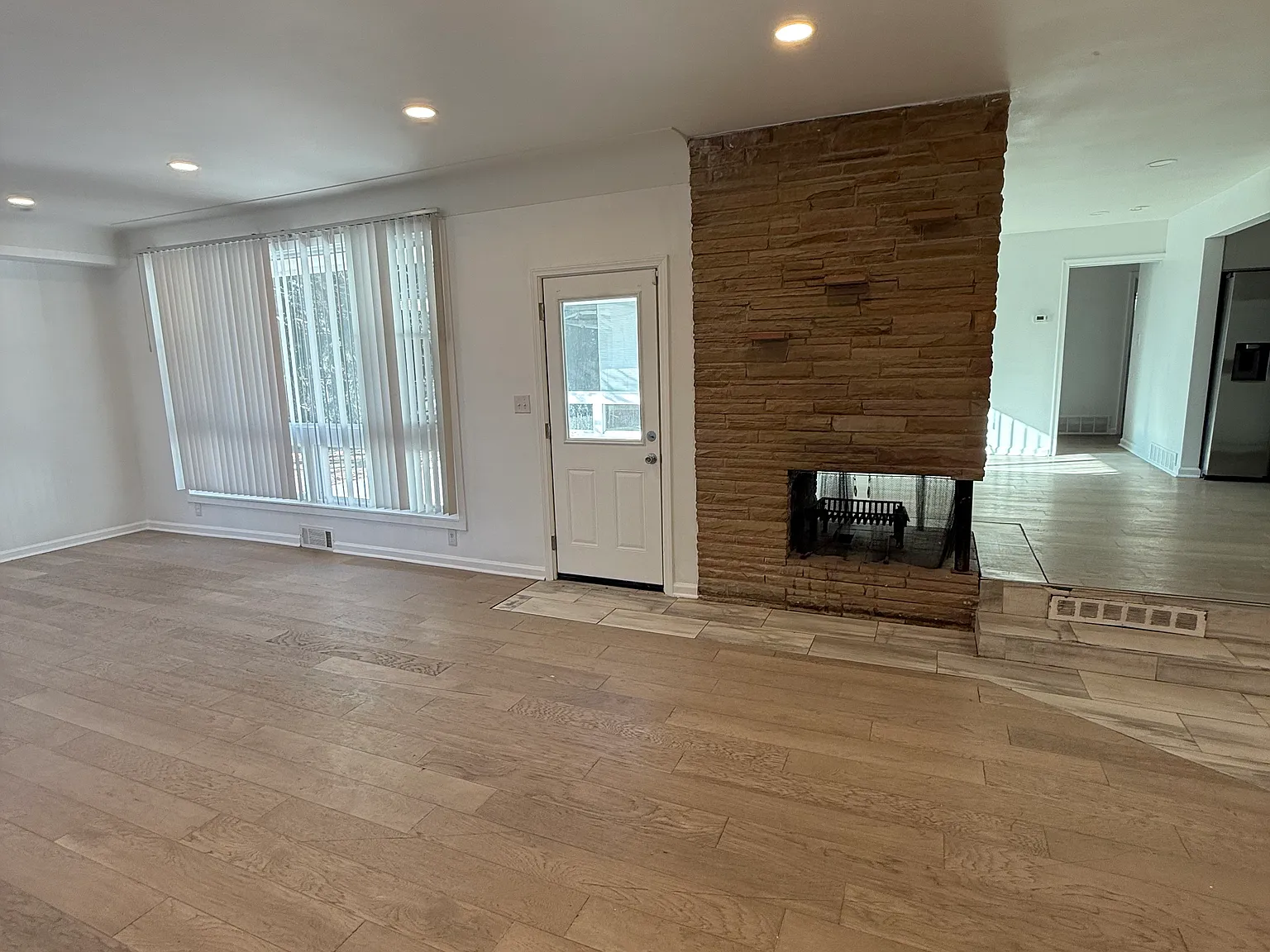 4 bed, 1915 sqft, $3,500 — Photo 3