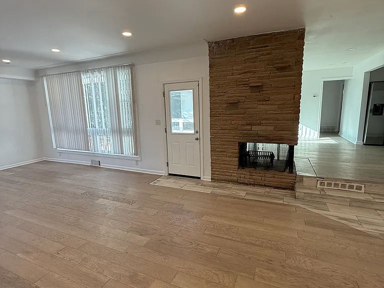 1440 W Square Lake Rd — Photo 3