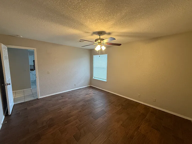 1533 E 67th Pl — Photo 16