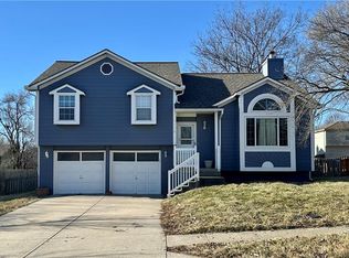 111 E Laredo Trl, Raymore, MO 64083