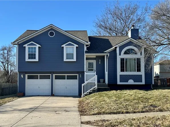 111 E Laredo Trl, Raymore, MO 64083