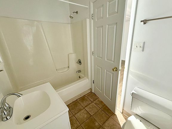3rd image of 527 Broad Ave #12