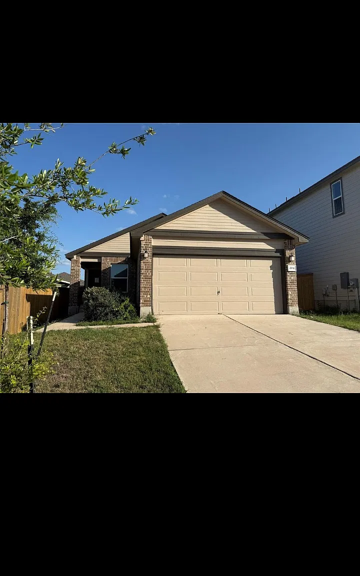 4 bed, 1390 sqft, $1,625 — Photo 1