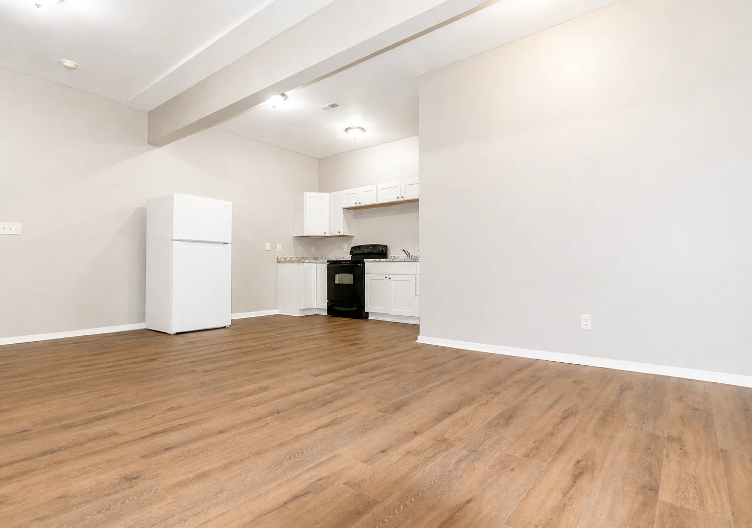 500 E Ormsby Ave — Photo 2