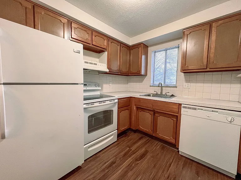 Kingston Place Apartments — Photo 27